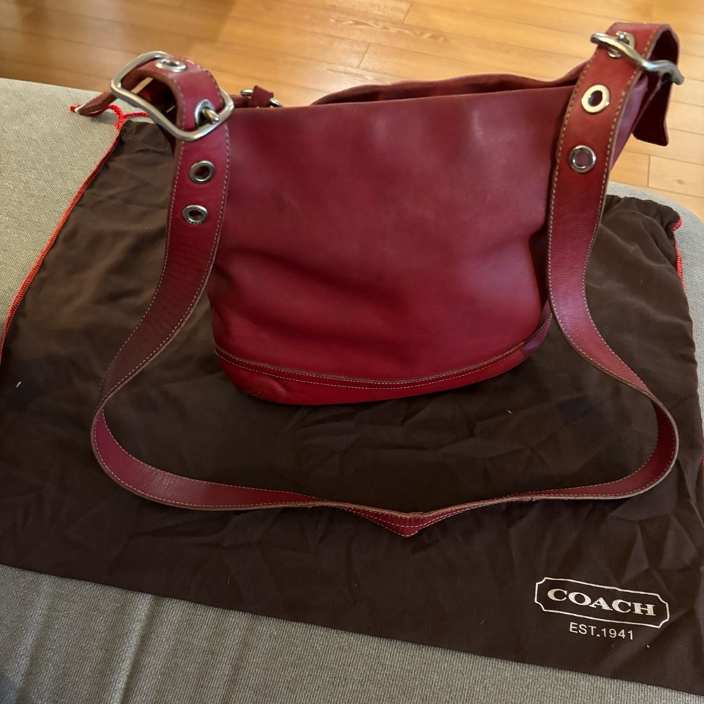 Vintage Coach cross body shoulder bag in rare red style 1415 purse.